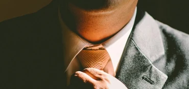 Les accessoires de voyage pour un homme élégant